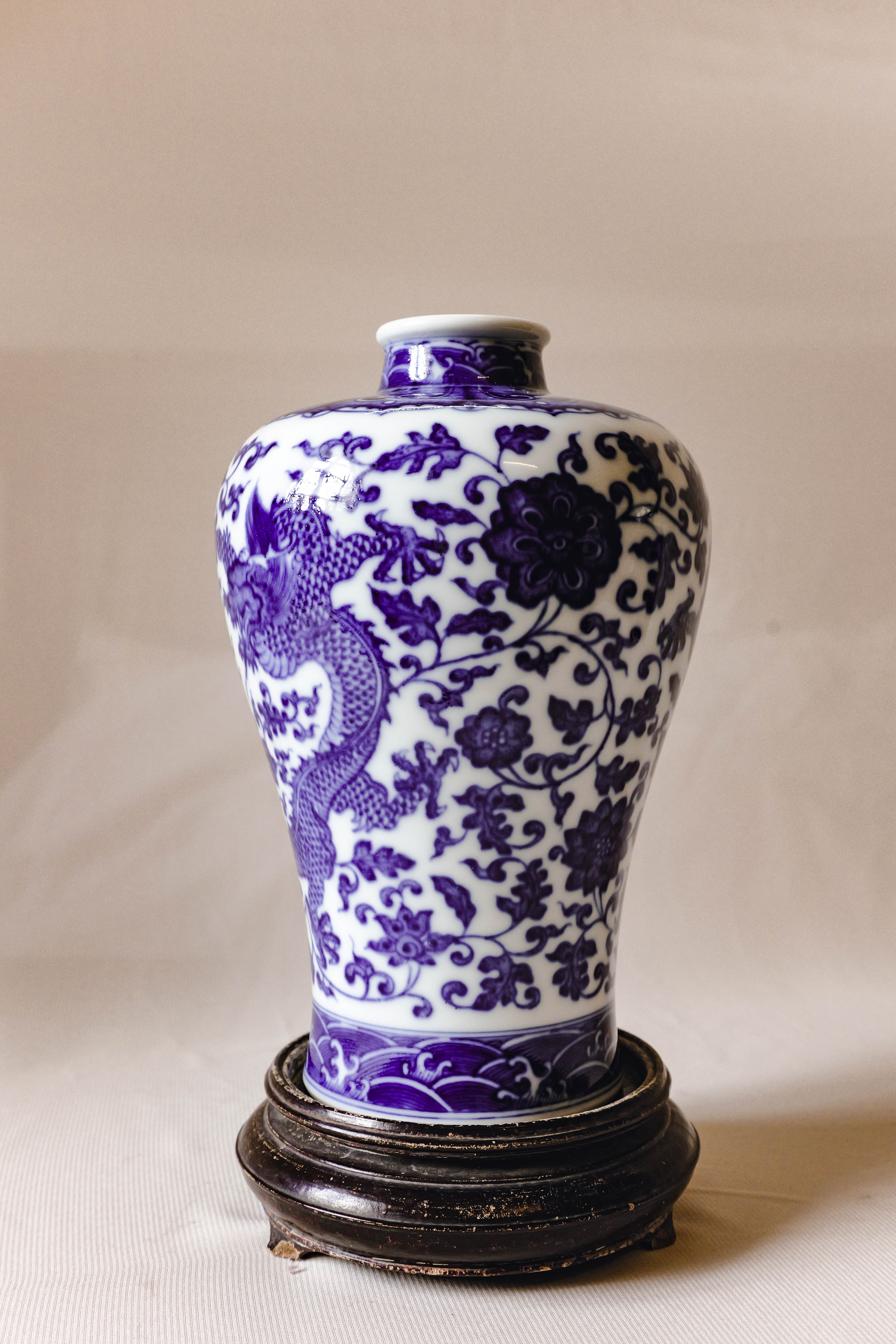 青花龙穿缠枝花卉纹梅瓶- 古韵堂