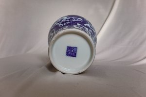 青花龙穿缠枝花卉纹梅瓶