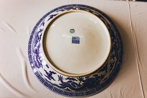 青花九龙纹大盘