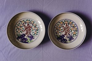 斗彩寿桃纹小盘（一对）