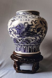 青花海水飞象缠枝花卉纹罐