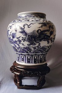 青花海水飞象缠枝花卉纹罐