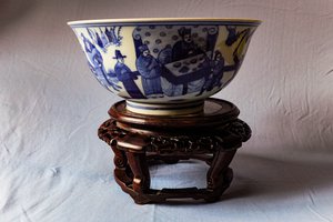 青花人物纹大碗