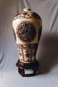 青花釉里红镂雕狮子穿花卉纹大梅瓶