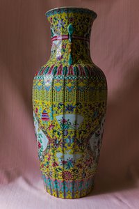 黄地粉彩描金开窗花鸟纹双狮耳大瓶